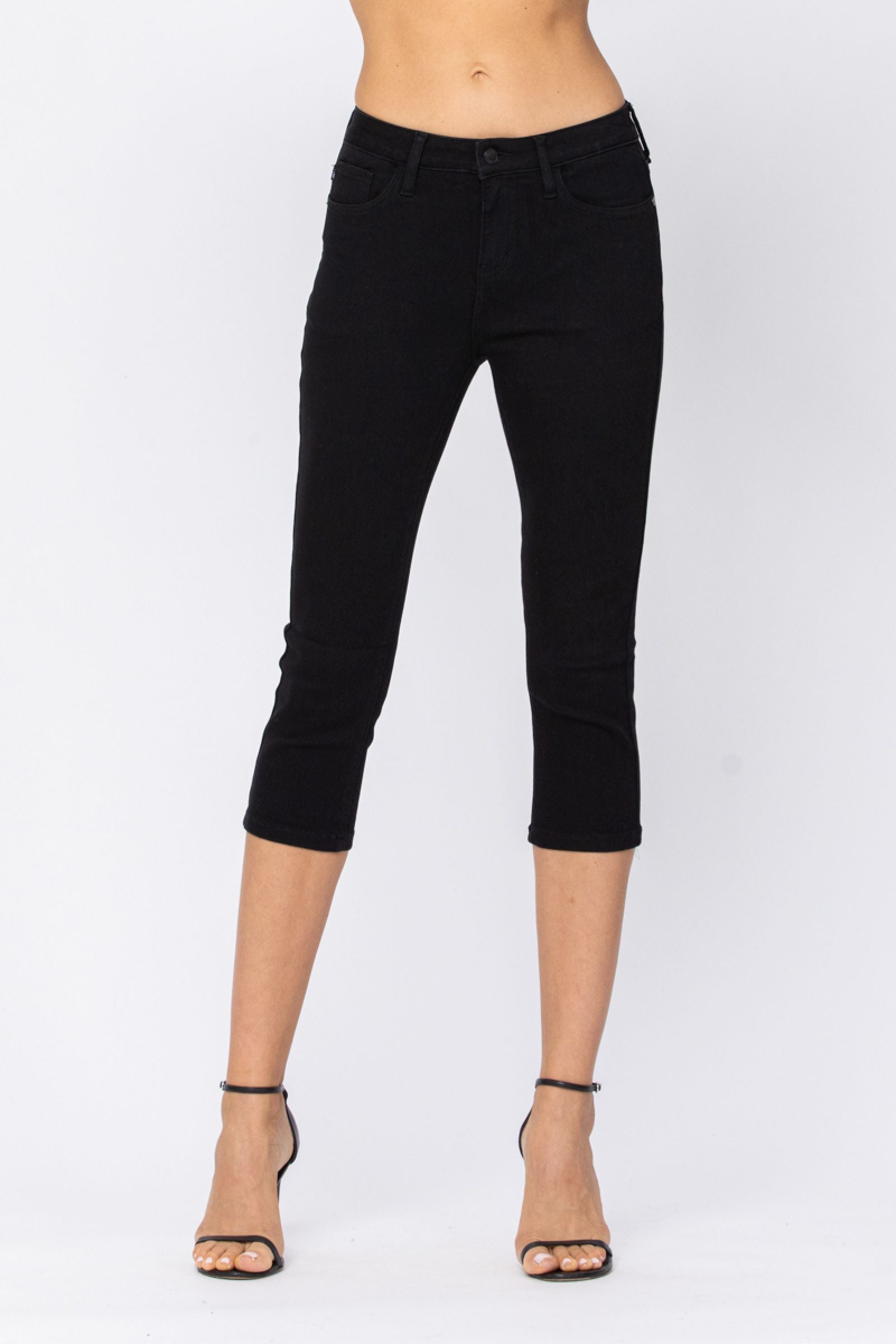 Judy Blue Mid-Rise Back to Black Capris